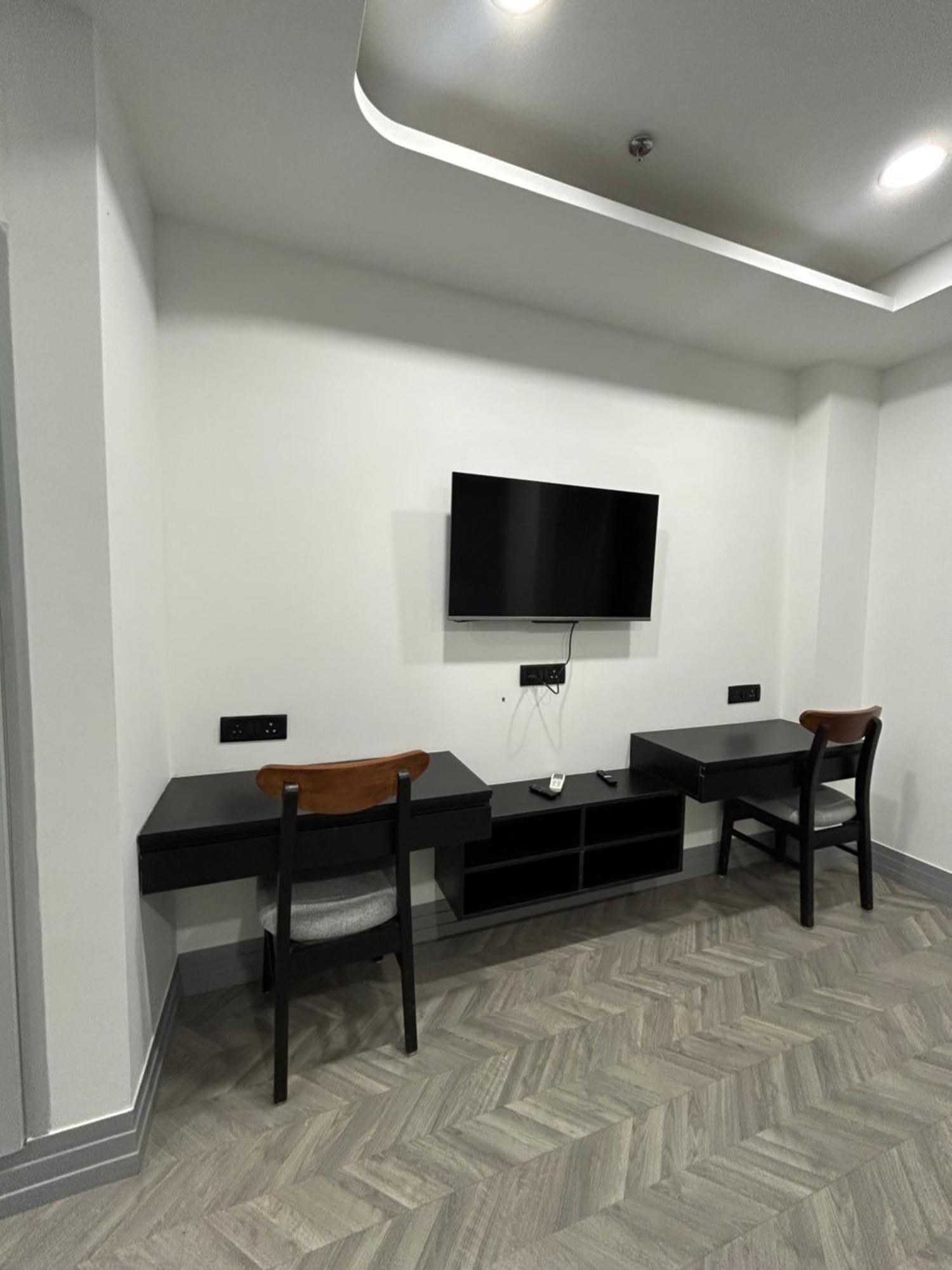Bedchambers Serviced Apartment, Golf Course, Gurgaon Buitenkant foto