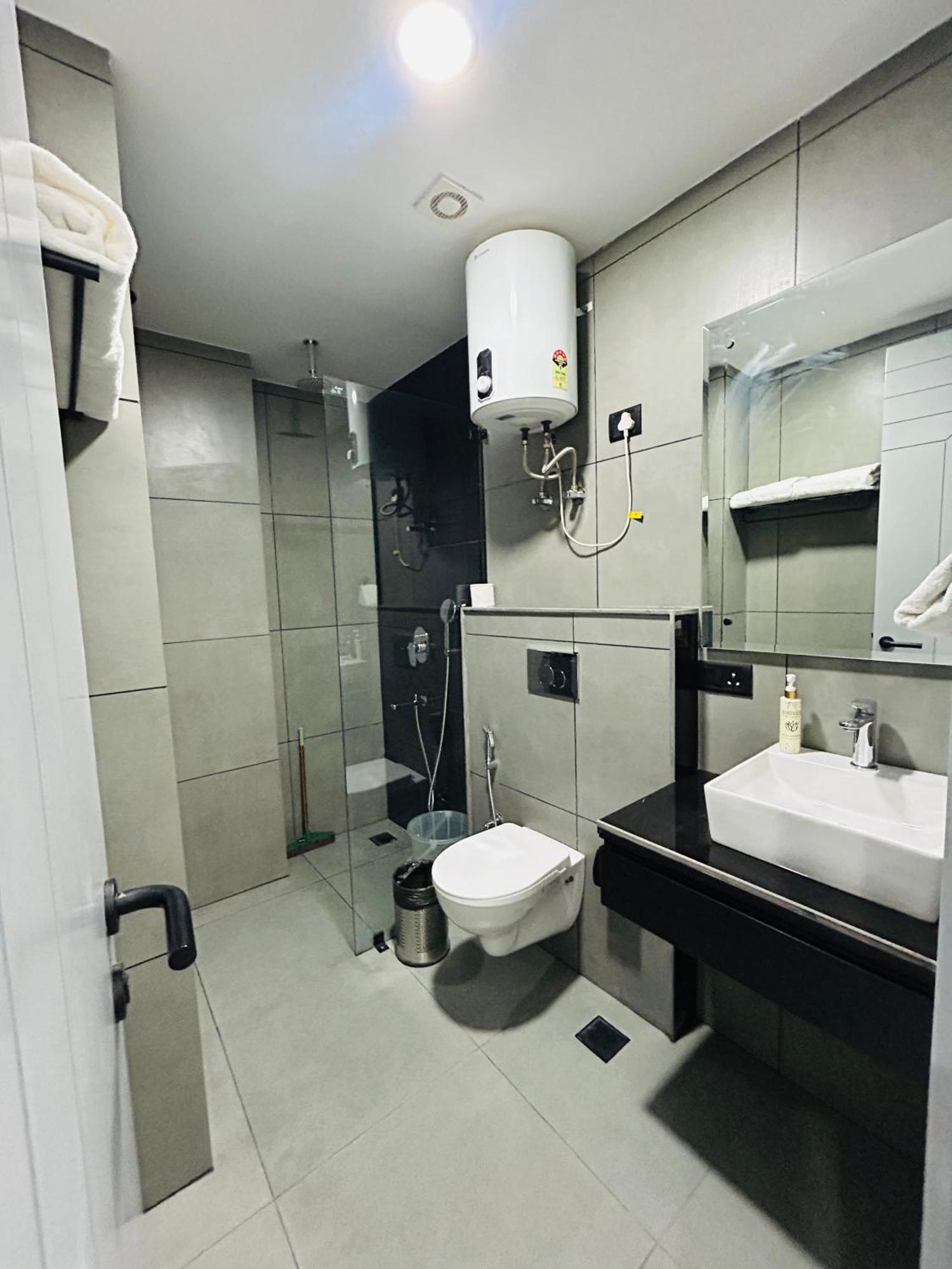 Bedchambers Serviced Apartment, Golf Course, Gurgaon Buitenkant foto