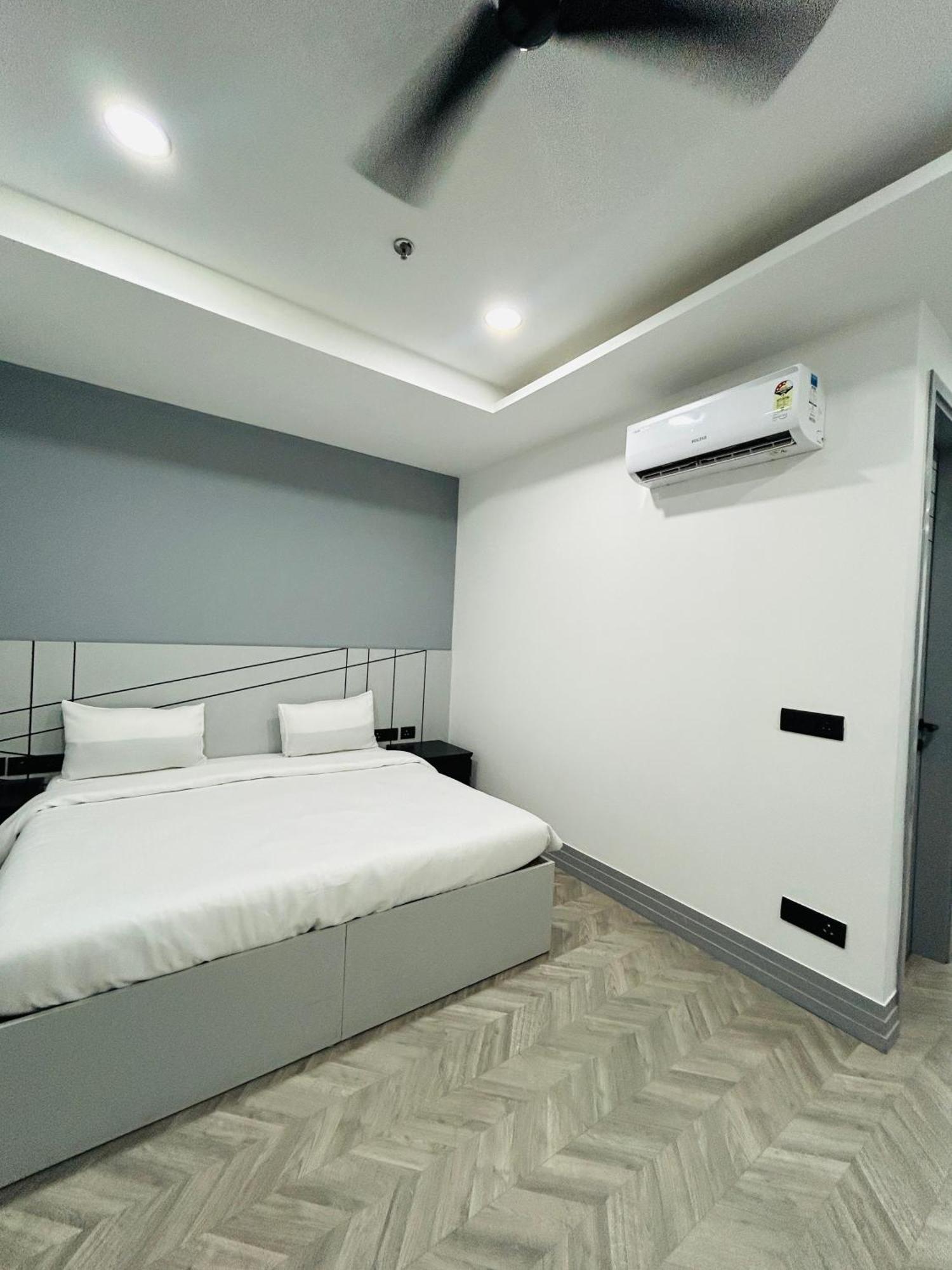 Bedchambers Serviced Apartment, Golf Course, Gurgaon Buitenkant foto