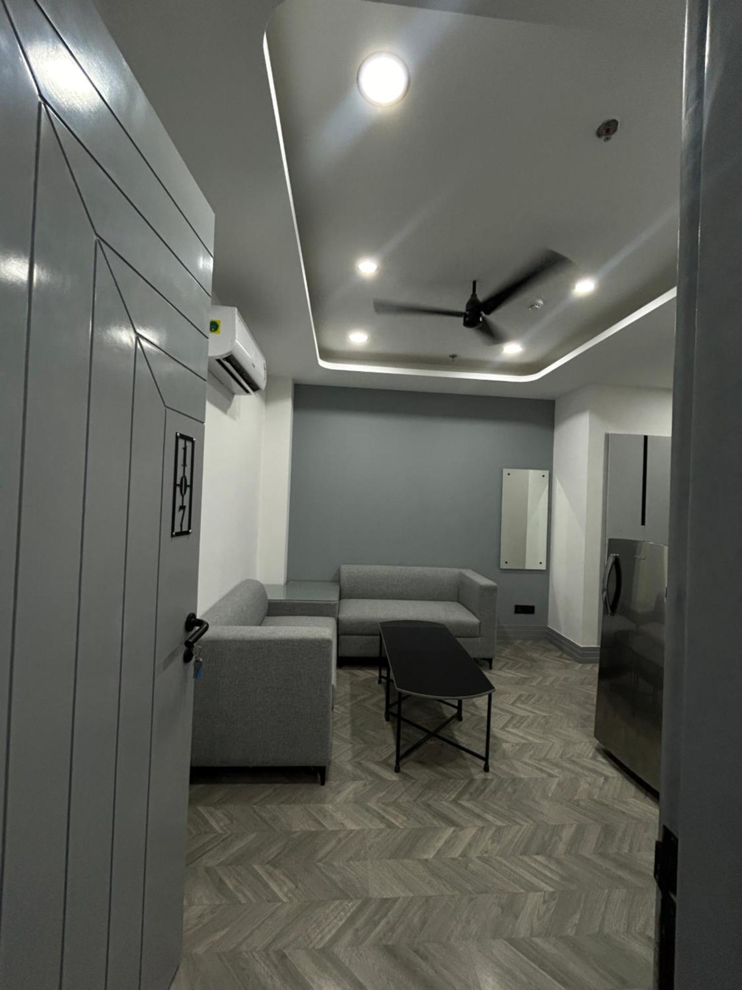 Bedchambers Serviced Apartment, Golf Course, Gurgaon Buitenkant foto
