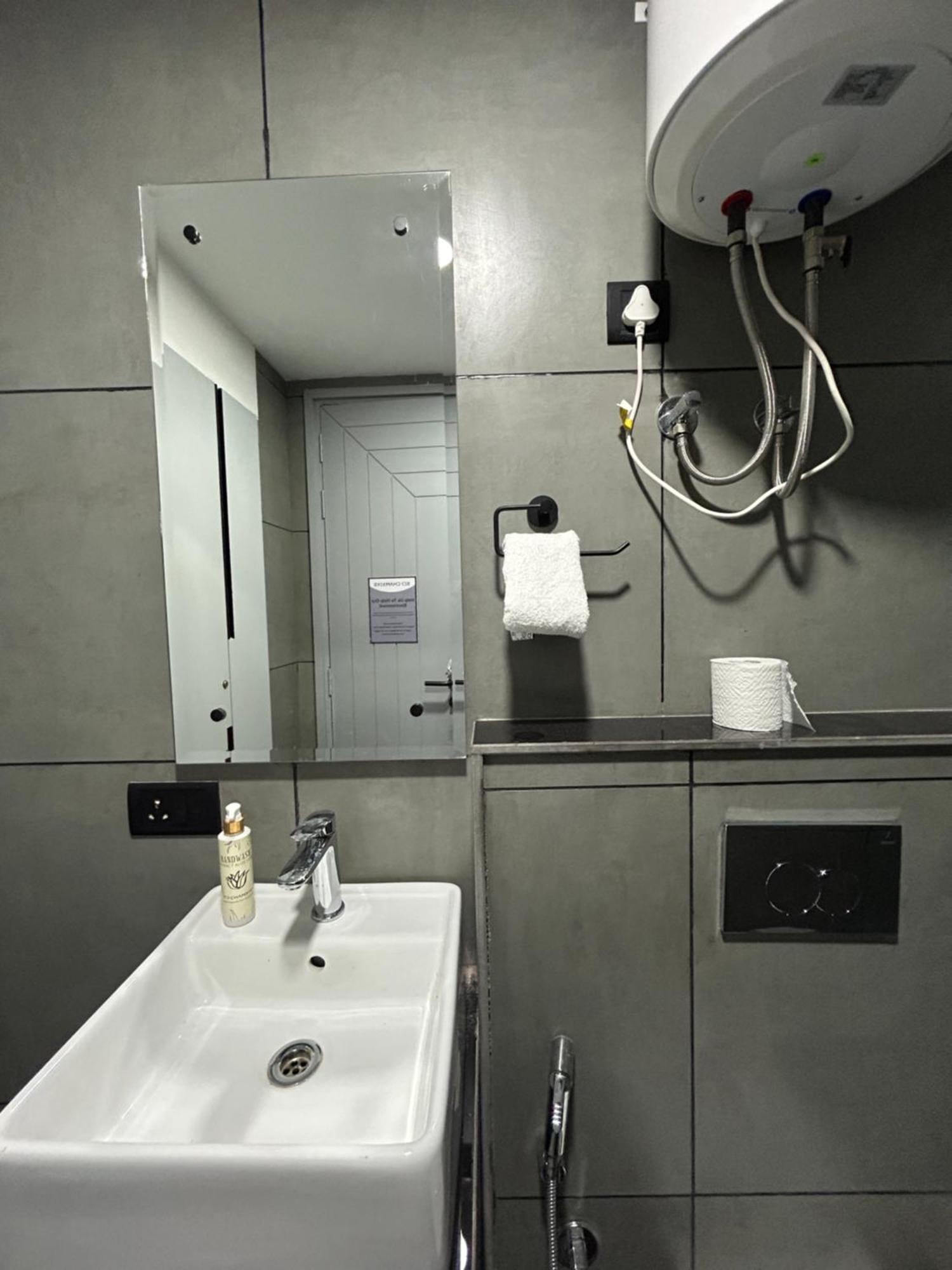 Bedchambers Serviced Apartment, Golf Course, Gurgaon Buitenkant foto