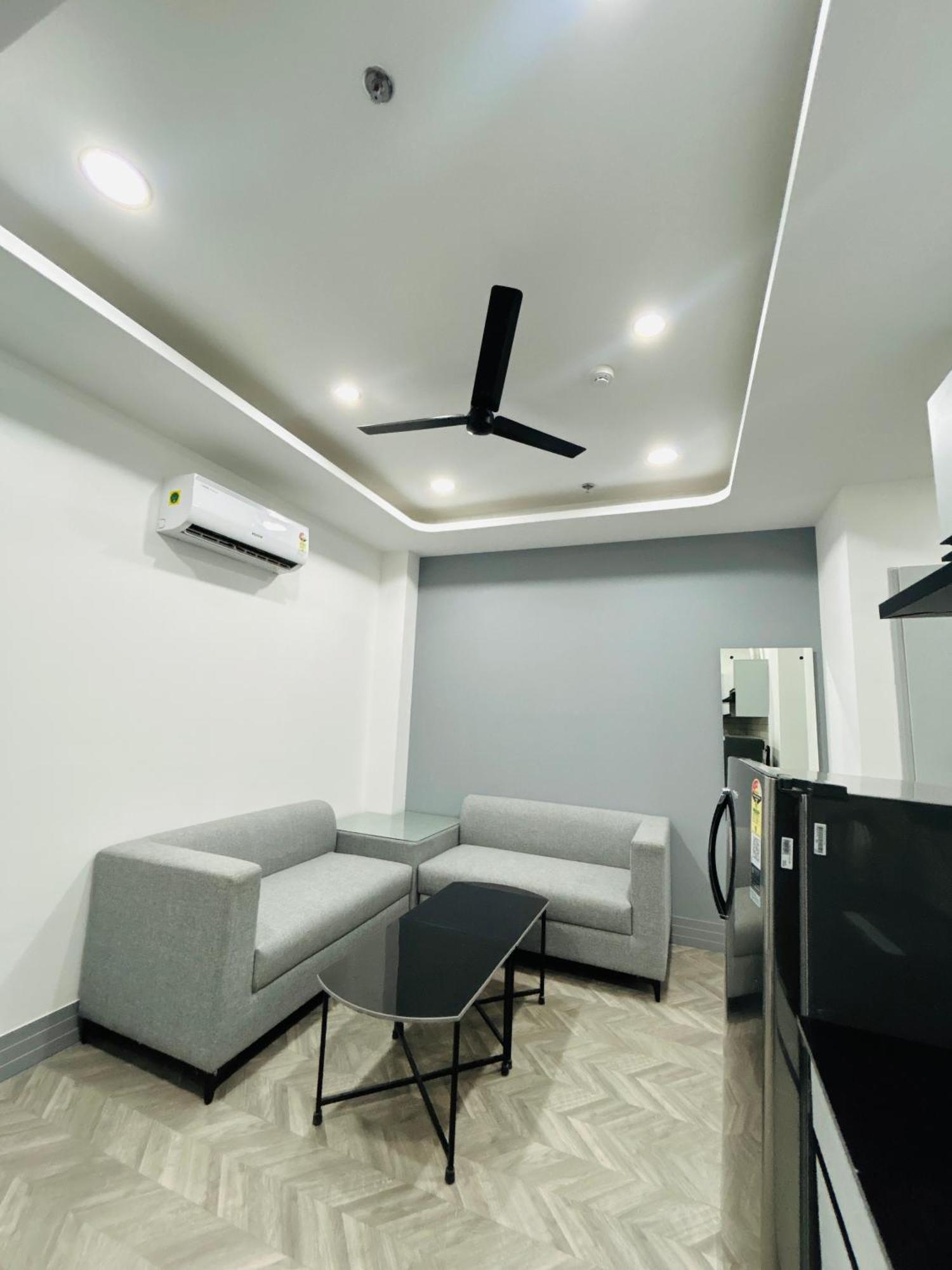 Bedchambers Serviced Apartment, Golf Course, Gurgaon Buitenkant foto