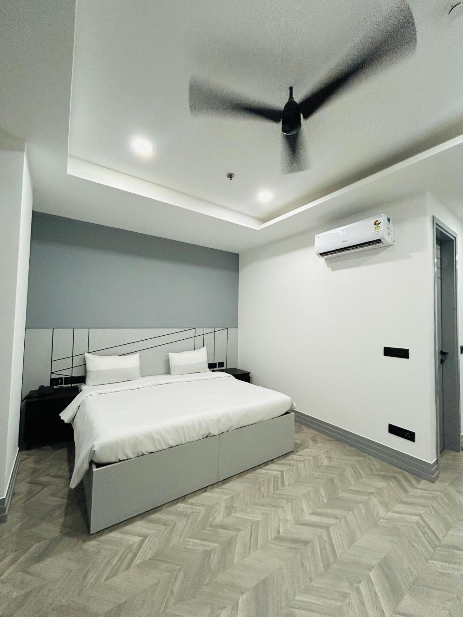 Bedchambers Serviced Apartment, Golf Course, Gurgaon Buitenkant foto