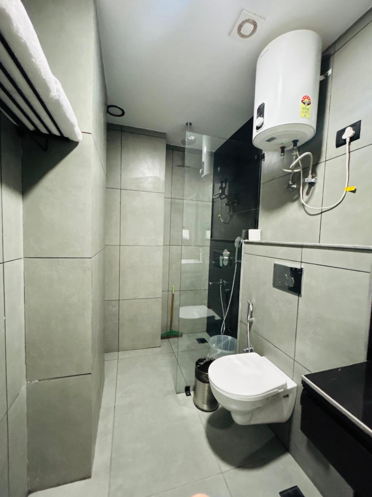 Bedchambers Serviced Apartment, Golf Course, Gurgaon Buitenkant foto