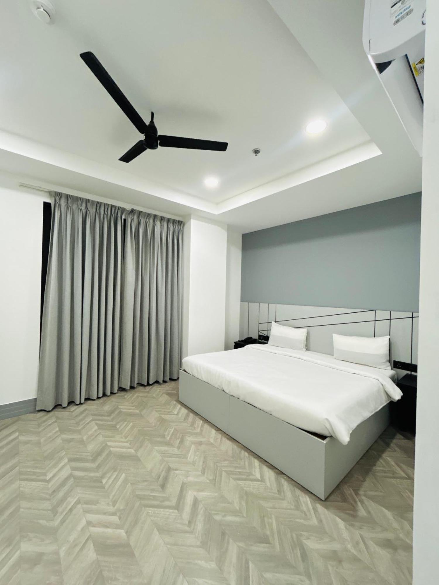 Bedchambers Serviced Apartment, Golf Course, Gurgaon Buitenkant foto