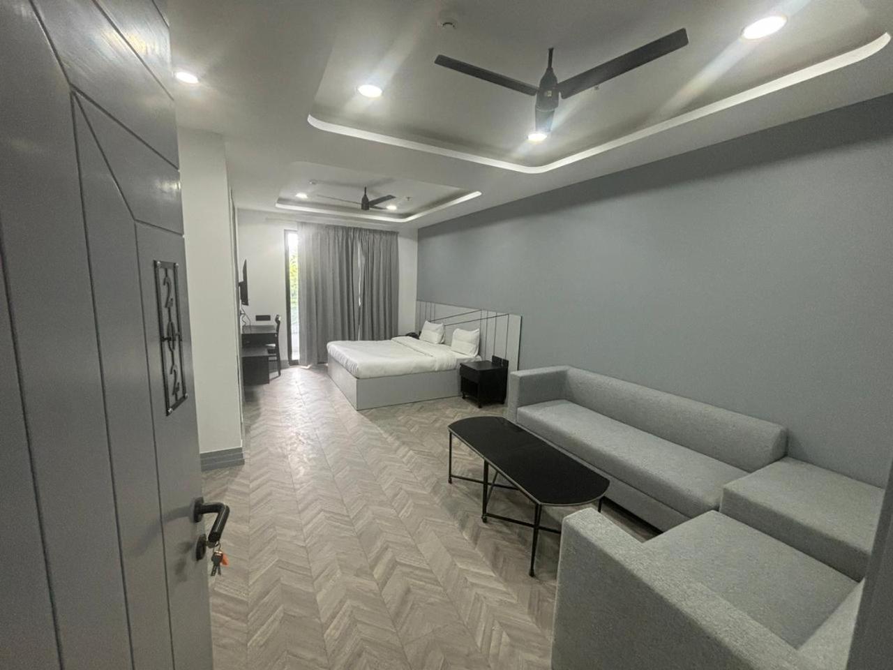 Bedchambers Serviced Apartment, Golf Course, Gurgaon Buitenkant foto